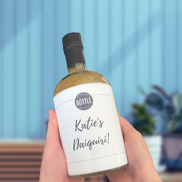 Passion Fruit Daiquiri with Personalised Label – A Tropical Classic with a Personal Touch